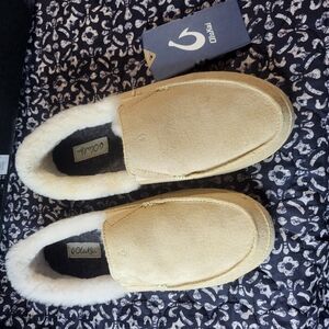 OluKai Women's Tan Slippers